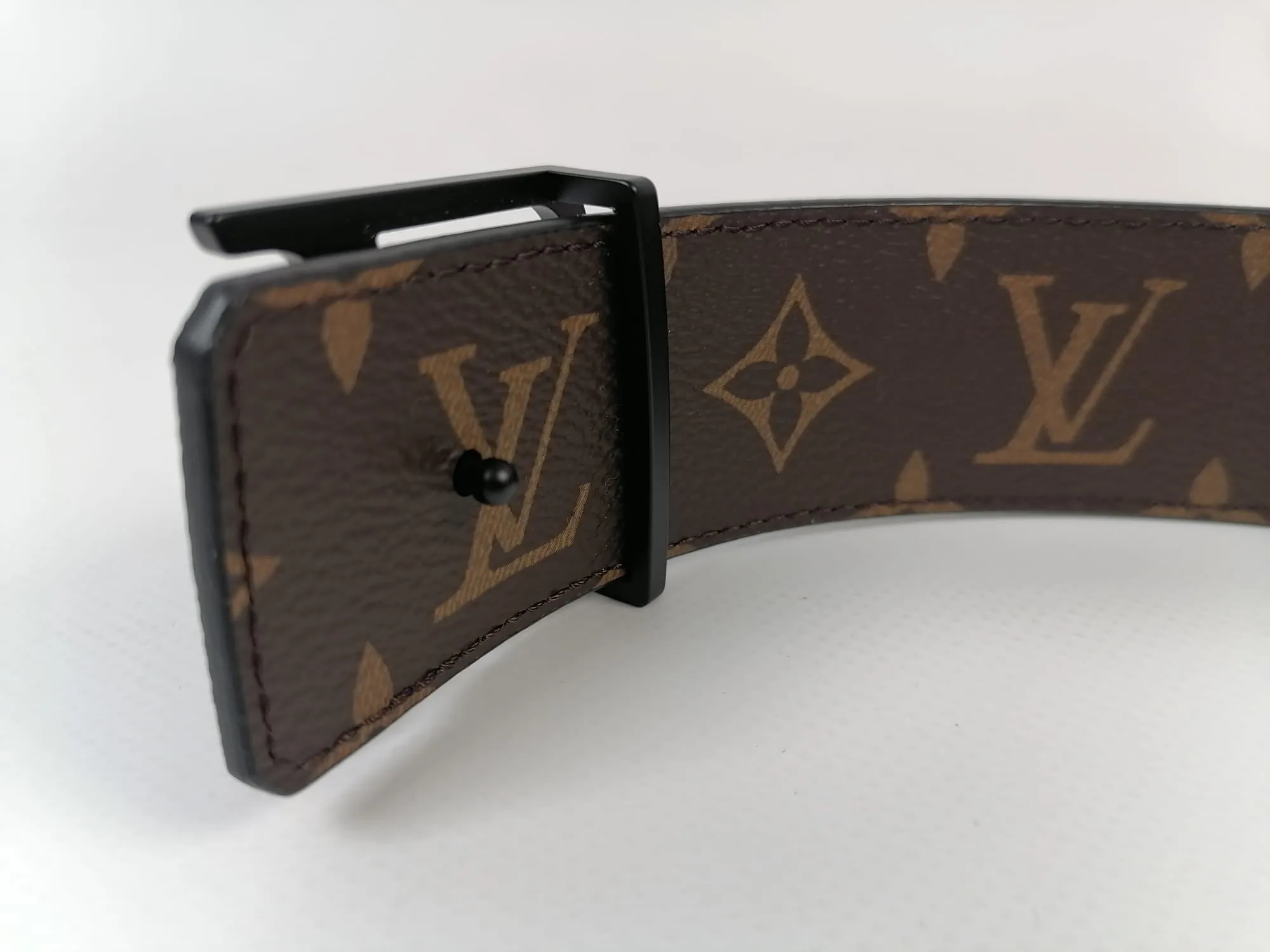 Bi-Color Monogram LV Initiales Reversible Belt 40 MM