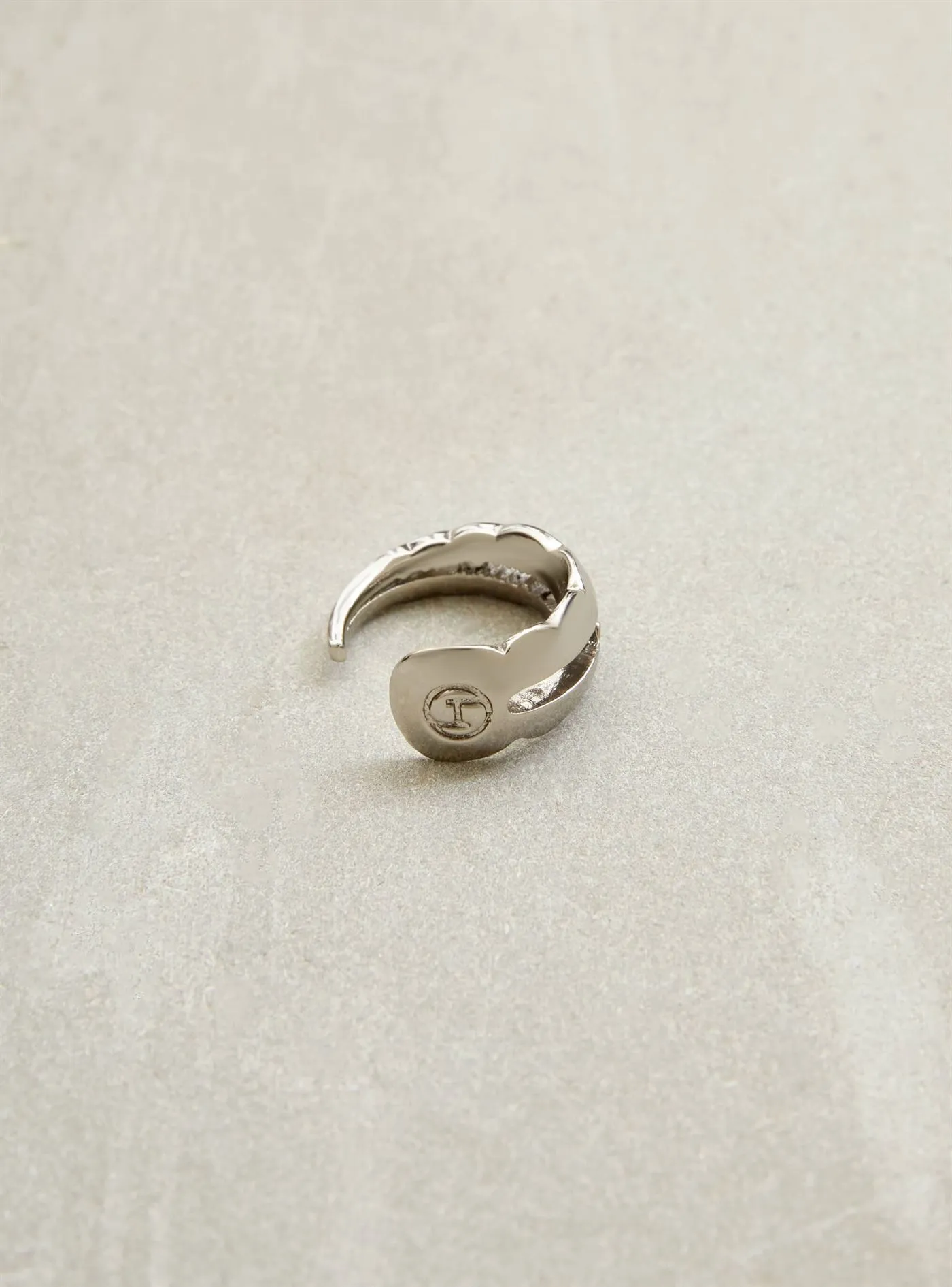 Outhouse   I   OH 3rd Street Promenade Acuti Unisex Ring In Gunmetal Brass Gunmetal Accessories  OHAW21RI704