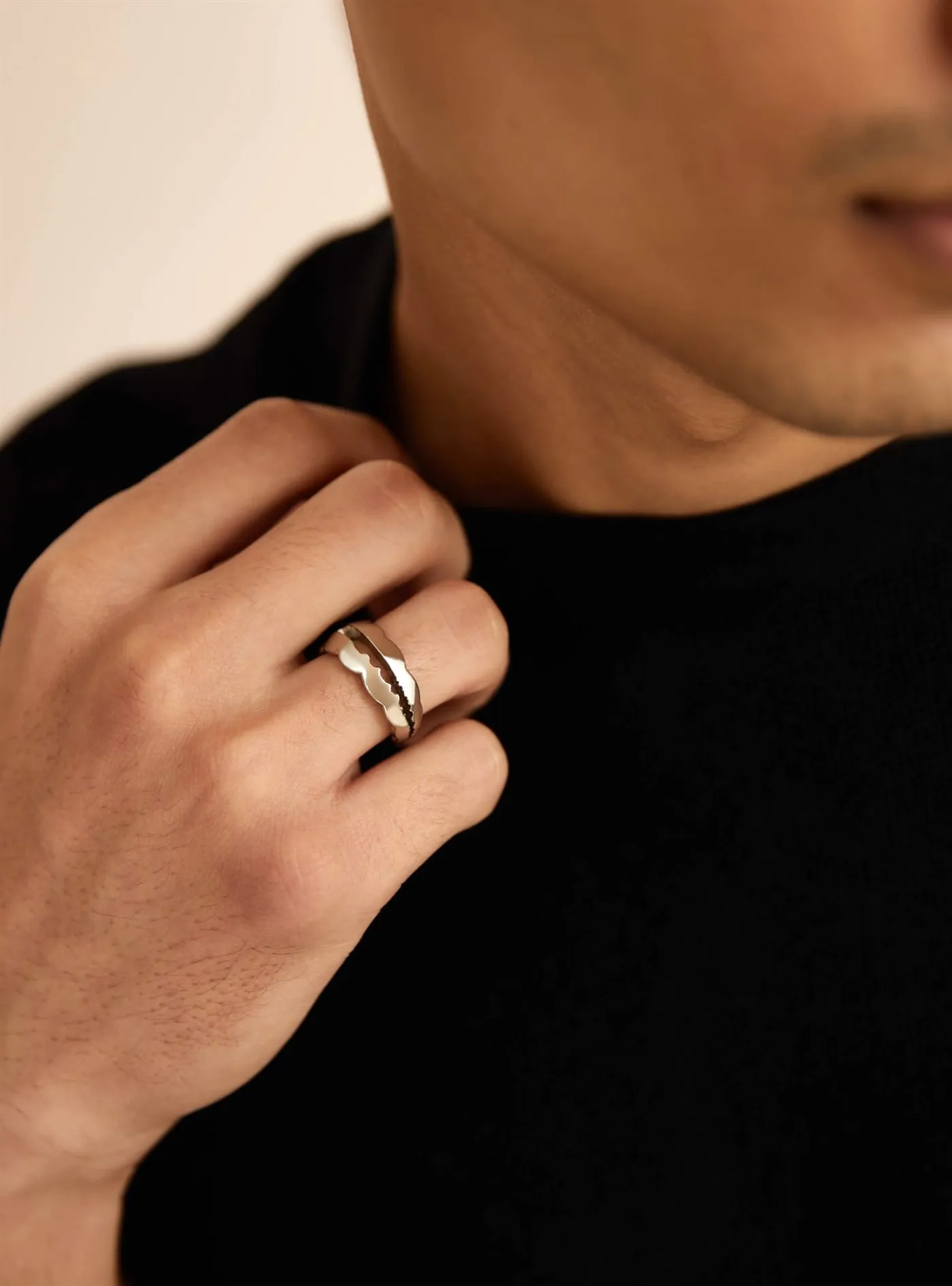 Outhouse   I   OH 3rd Street Promenade Acuti Unisex Ring In Gunmetal Brass Gunmetal Accessories  OHAW21RI704