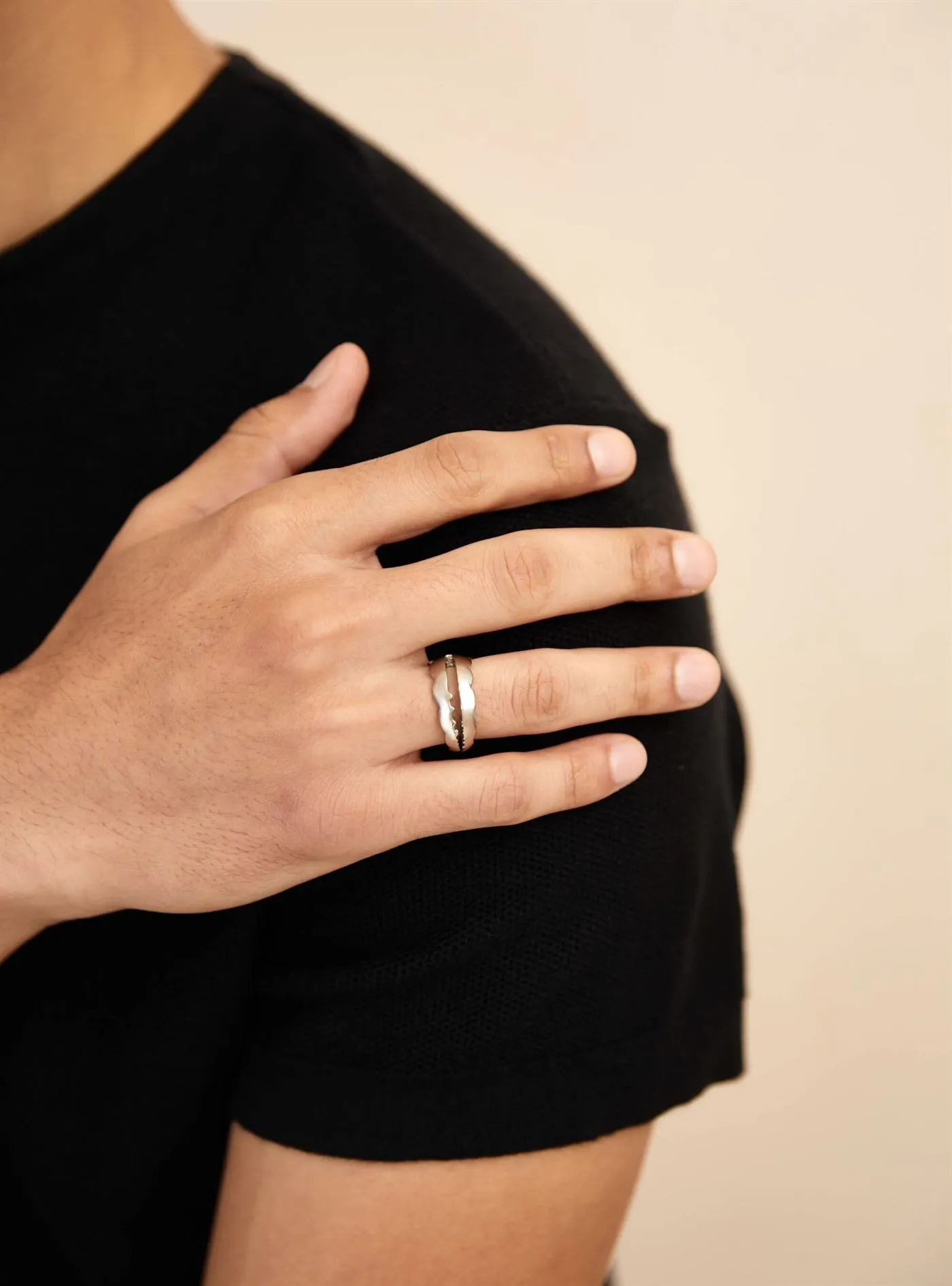 Outhouse   I   OH 3rd Street Promenade Acuti Unisex Ring In Gunmetal Brass Gunmetal Accessories  OHAW21RI704