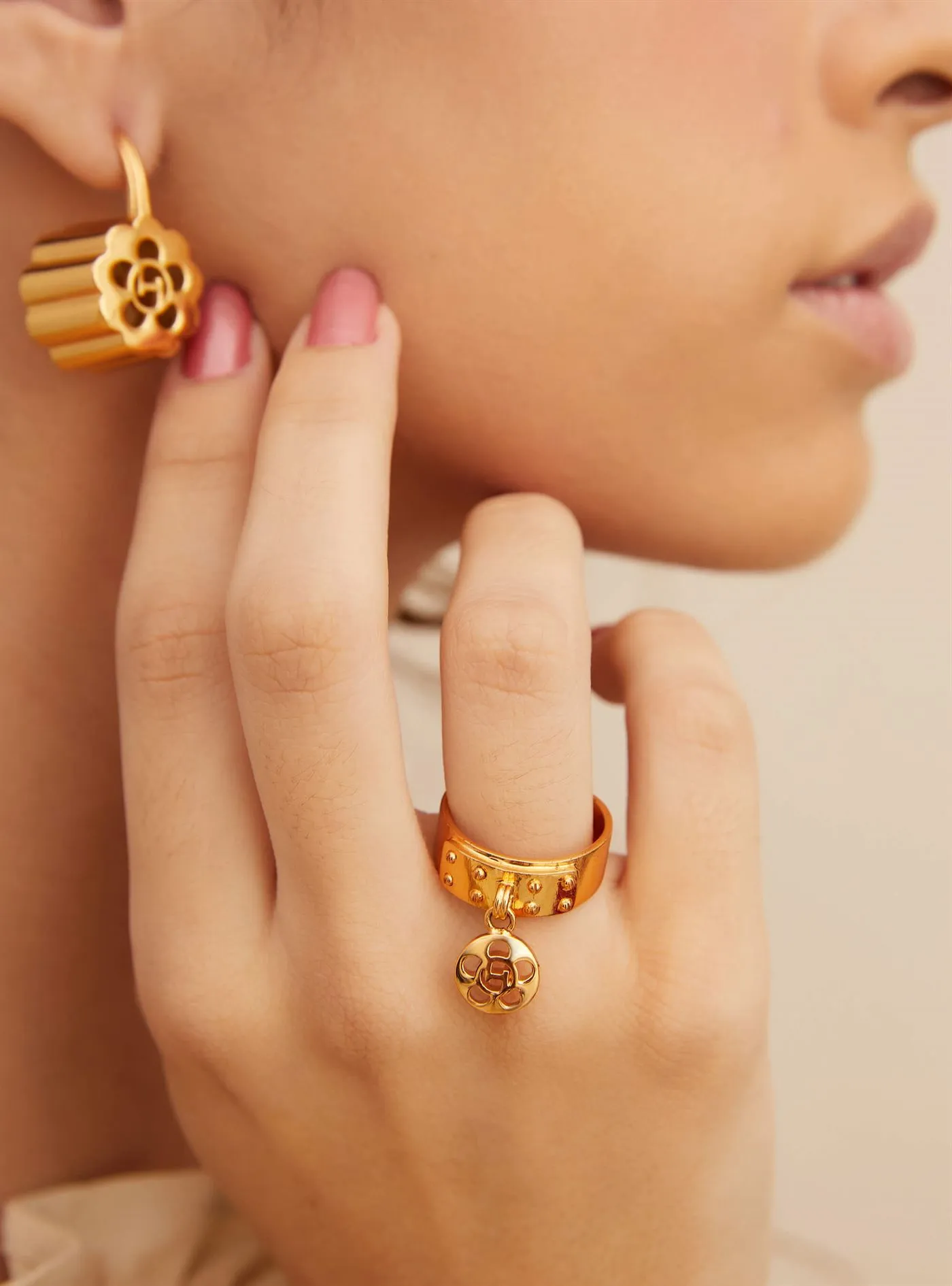 Outhouse   I   OH Petite Fifth Avenue Poppi Ring Brass, Gold Accessories OHAW21RI011
