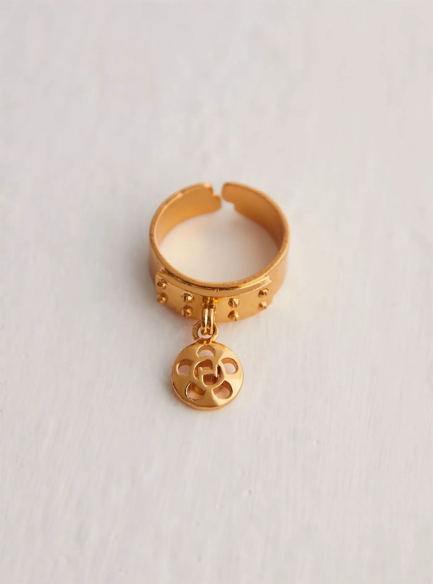 Outhouse   I   OH Petite Fifth Avenue Poppi Ring Brass, Gold Accessories OHAW21RI011