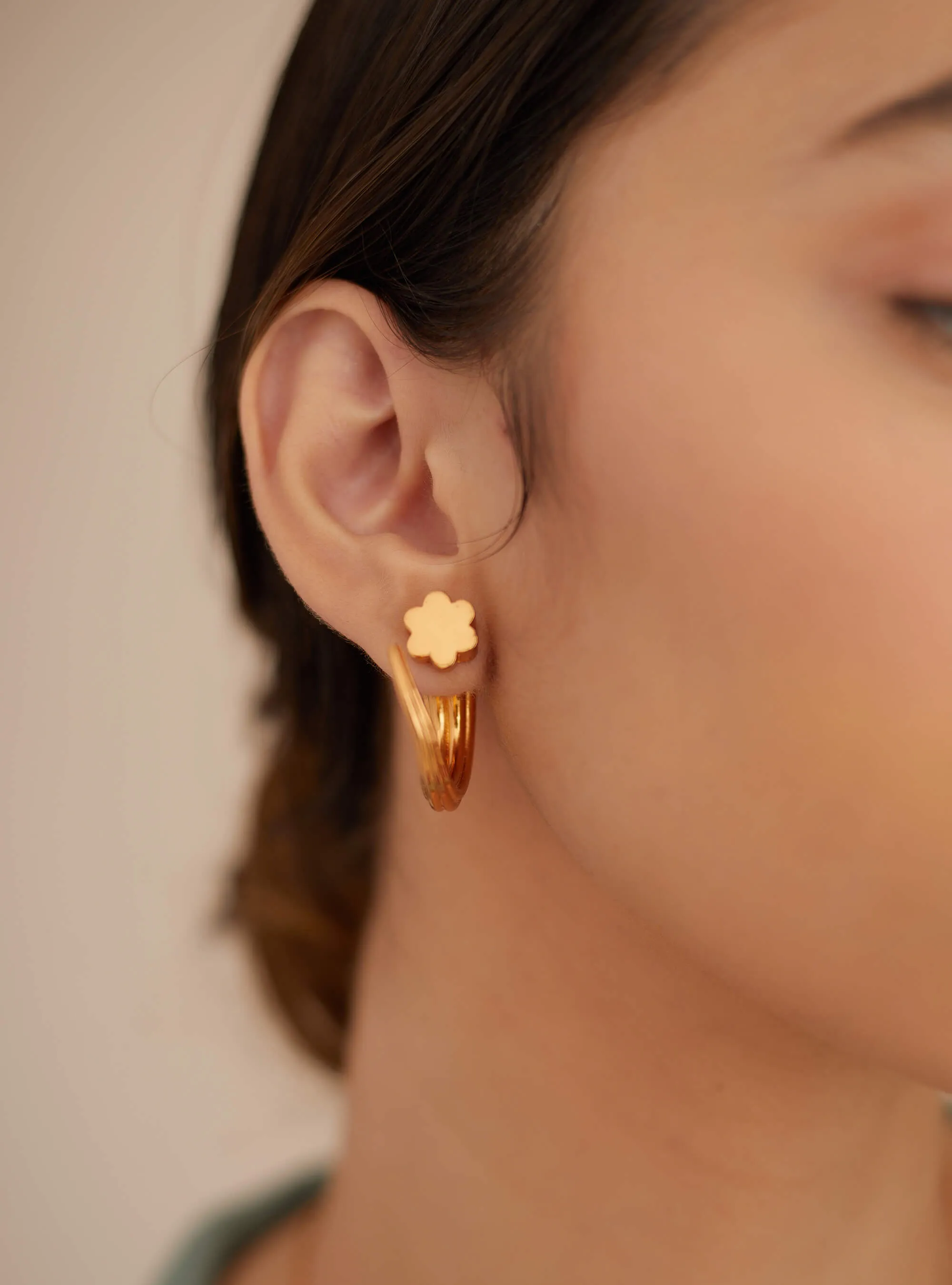 Outhouse   I   Oh Poppi Washington Street Tuscon Hoop Earrings Brass, Gold Accessories OHAW21SE041