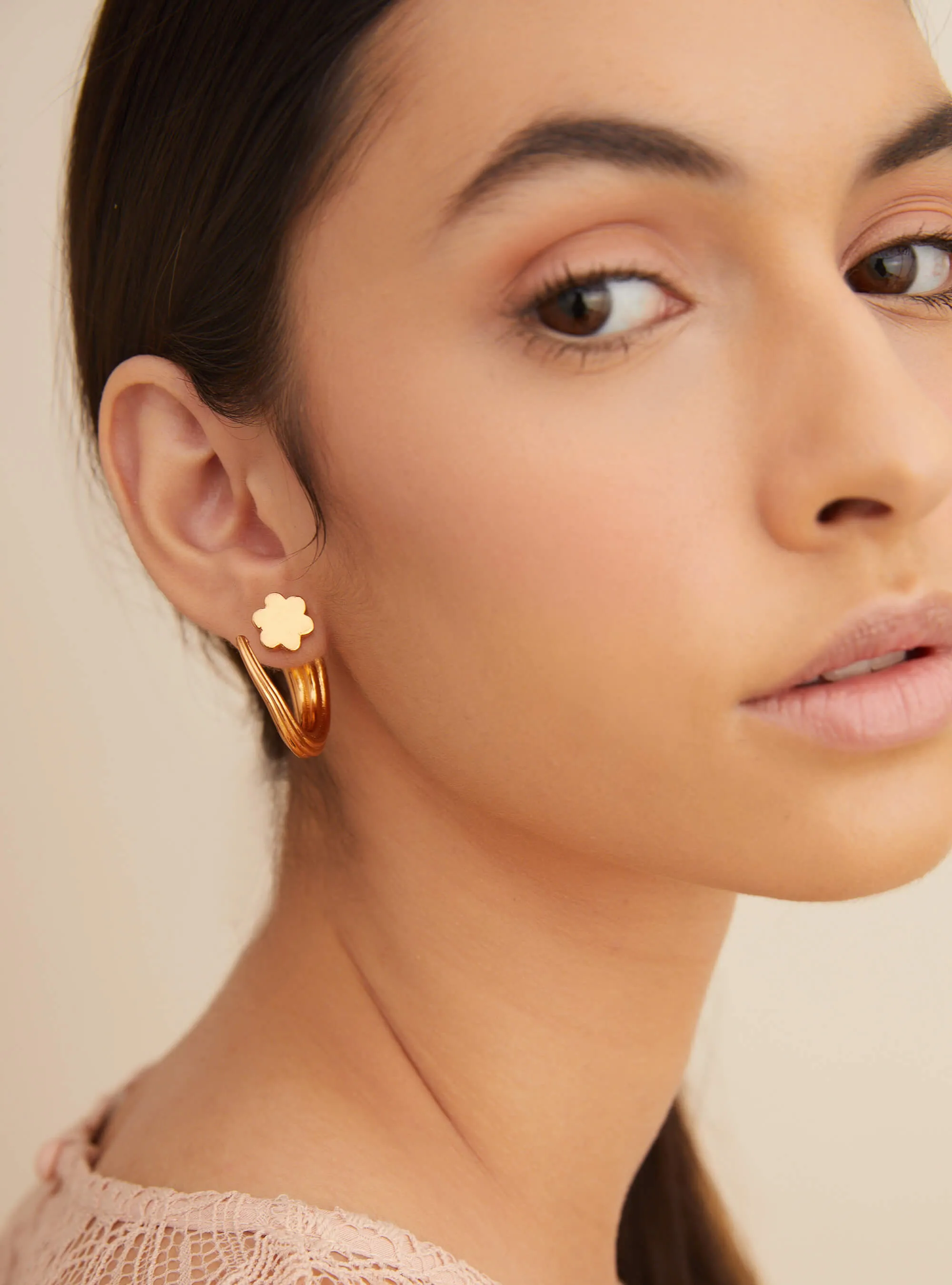 Outhouse   I   Oh Poppi Washington Street Tuscon Hoop Earrings Brass, Gold Accessories OHAW21SE041
