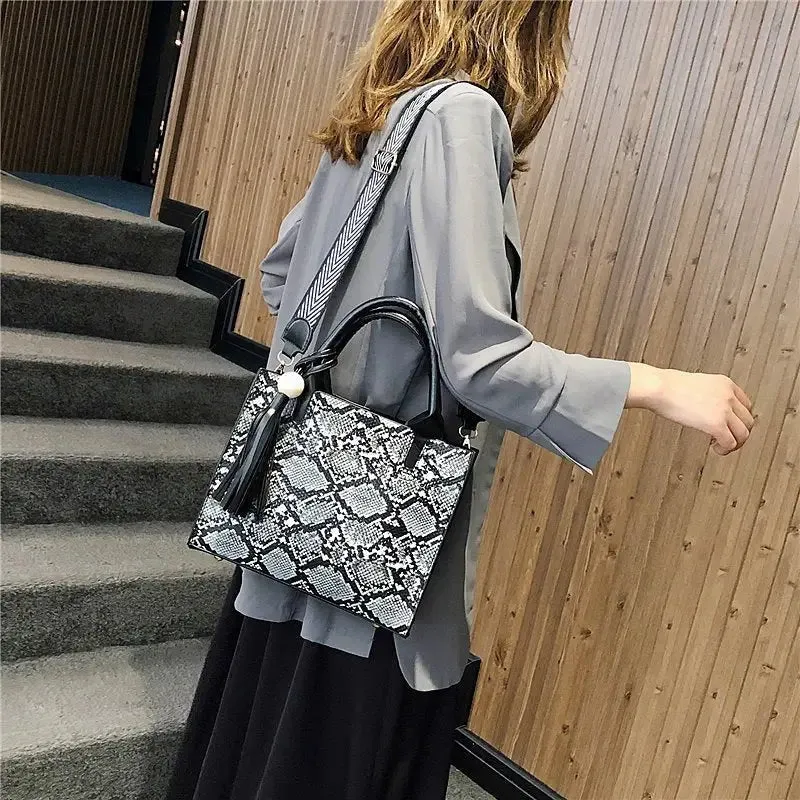 Snake Hand Bag: Chic Compact Women's PU Shoulder Bag with Various Storage Options