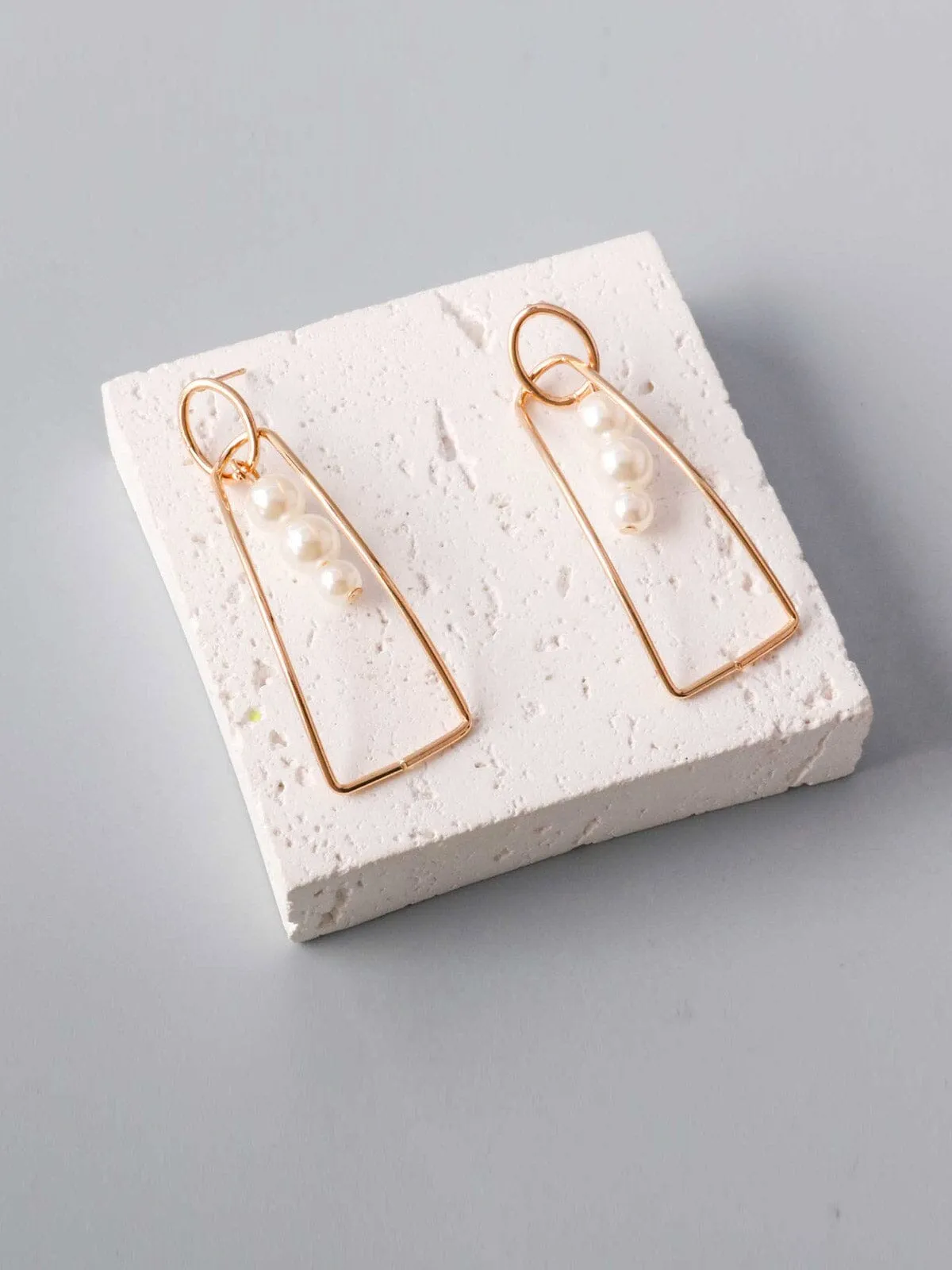 WOMEN'S FASHION GOLD PEARL EARRINGS